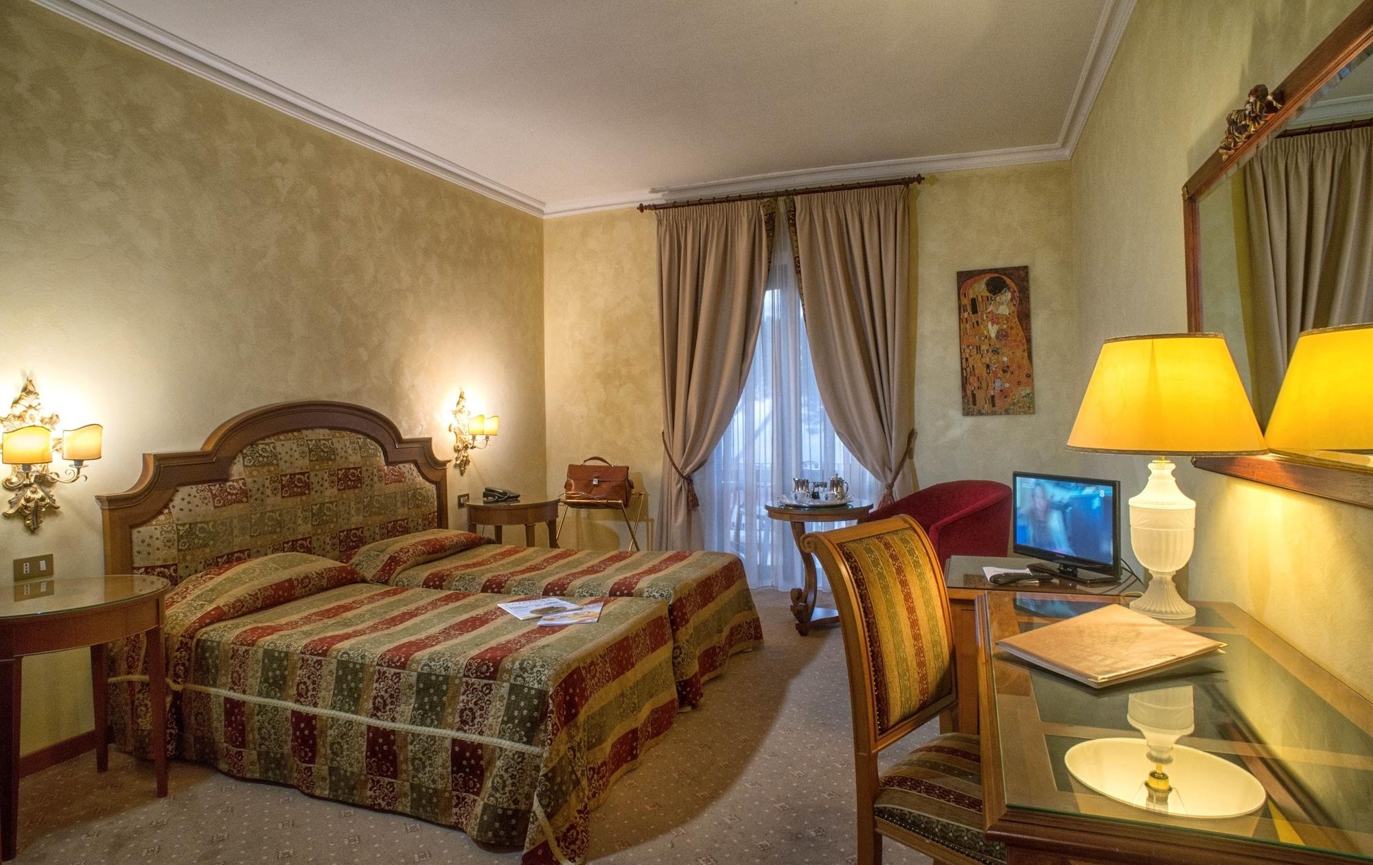 Grand Hotel Helio Cabala Marino Buitenkant foto