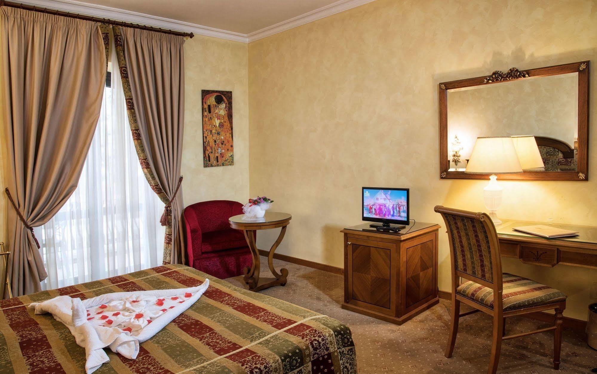Grand Hotel Helio Cabala Marino Buitenkant foto